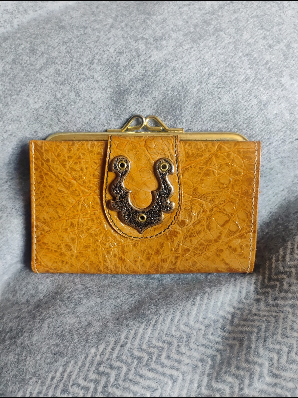 Vintage 1970s Mustard Yellow Horseshoe Wallet
